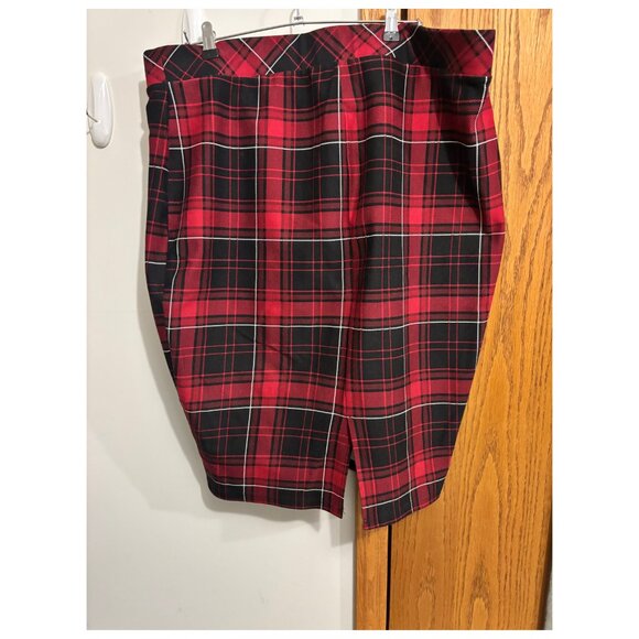 GUC MIDI Studio Luxe Ponte Pencil Skirt Size 2x by Torrid black & red plaid - Picture 7 of 7